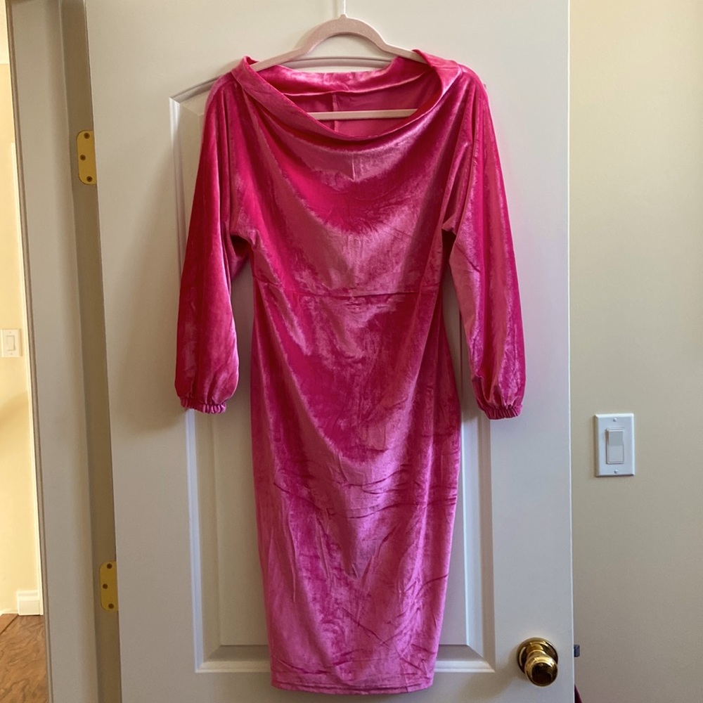 NWOT Fuchia pink body con off the shoulder dress in size M